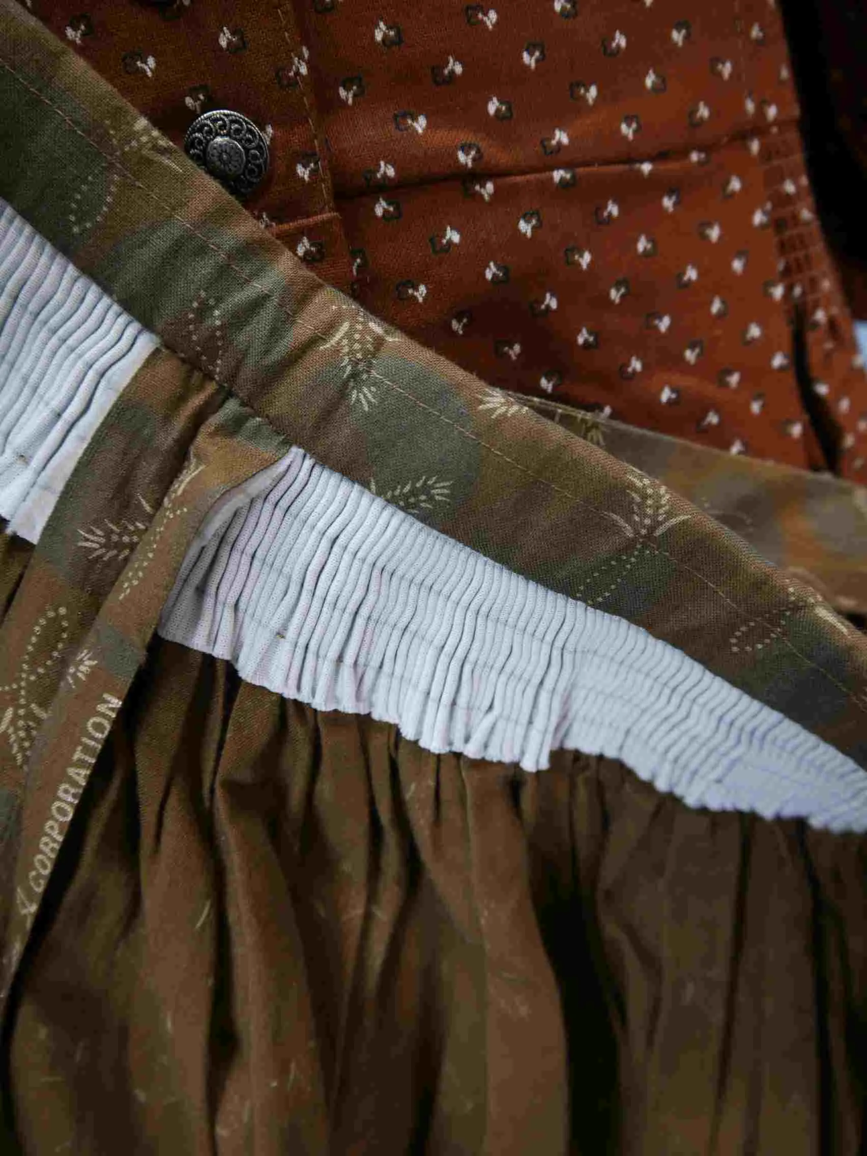Alpenland C&A neuwertig braun sagenhaftes Dirndl mit Schürze Gr.42