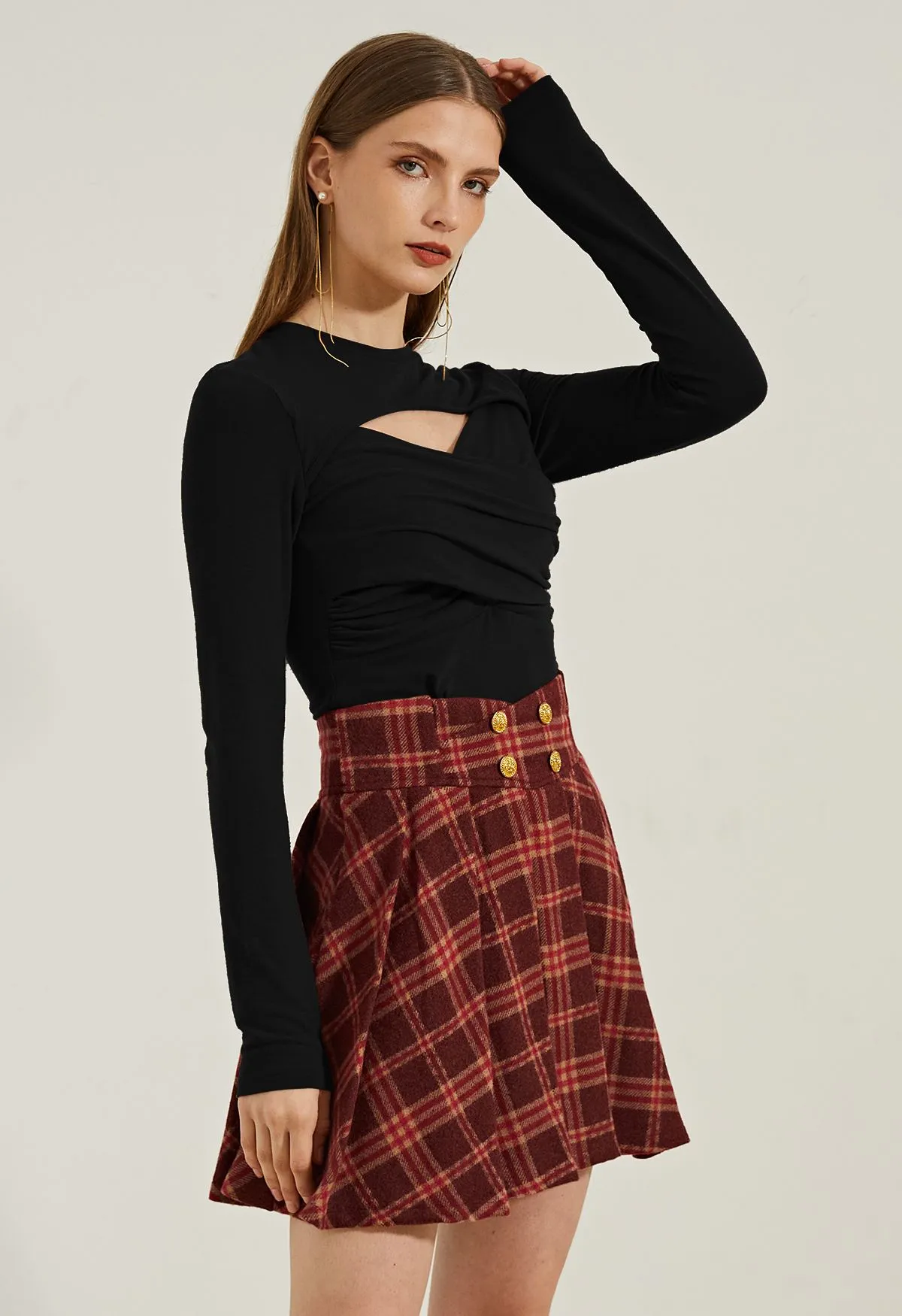 Crisscross Cutout Front Crop Top in Schwarz