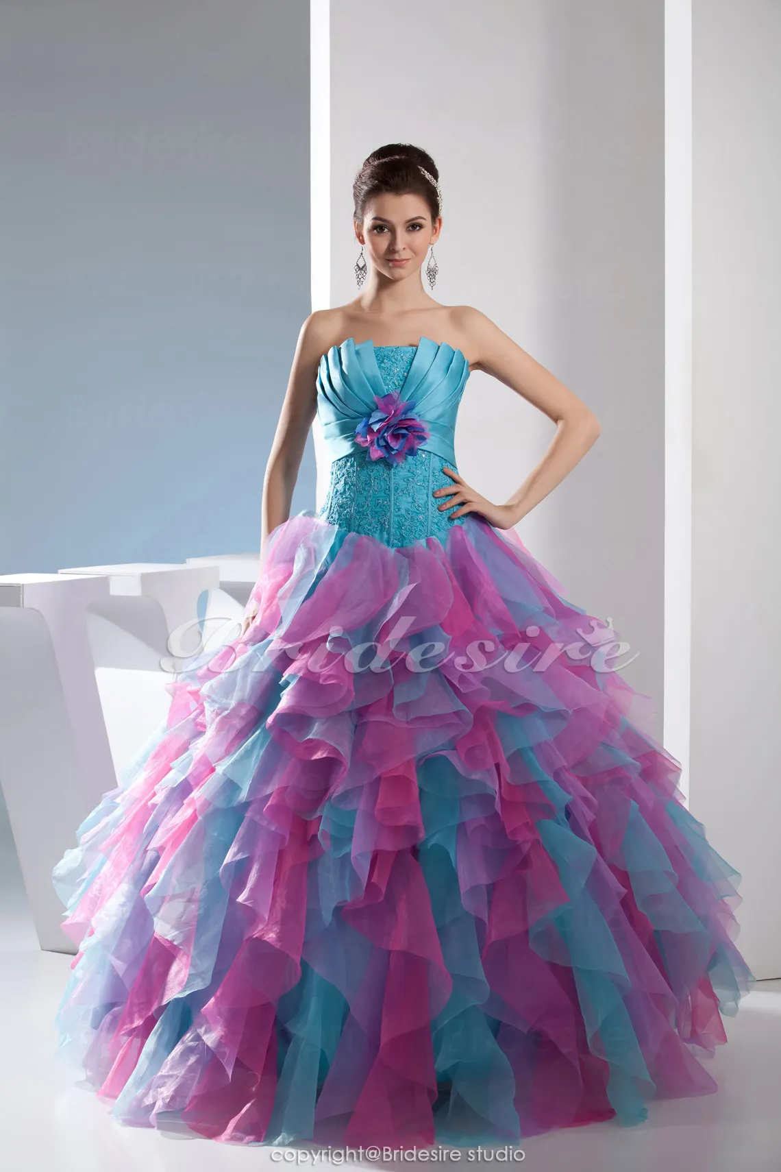 Duchesse-Linie trägerloser Ausschnitt bodenlang ärmellos Organza Satin Quinceañera Kleid