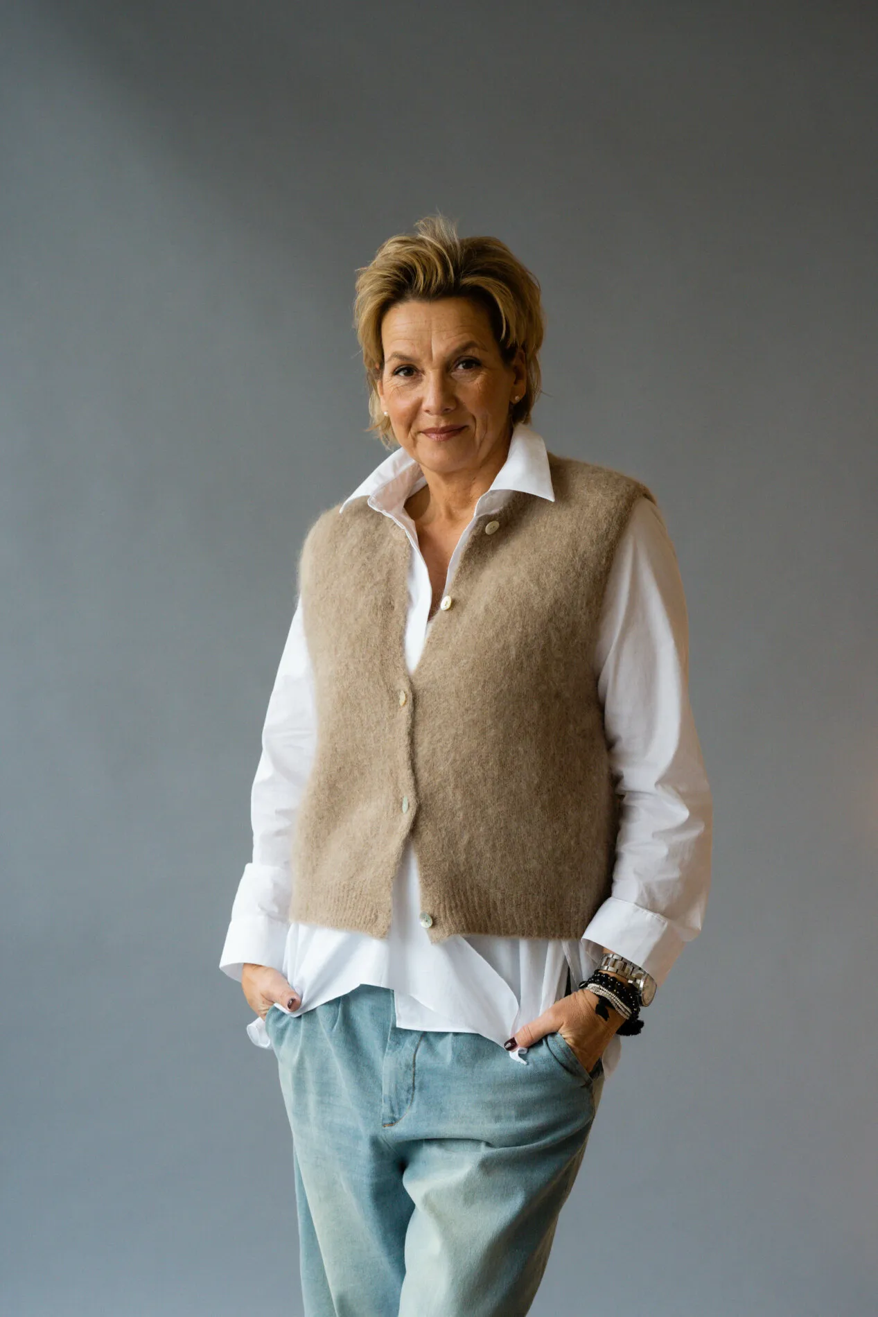 FRAUENSACHE – Kuschelige Strickweste “CHERIEN” (GW78)