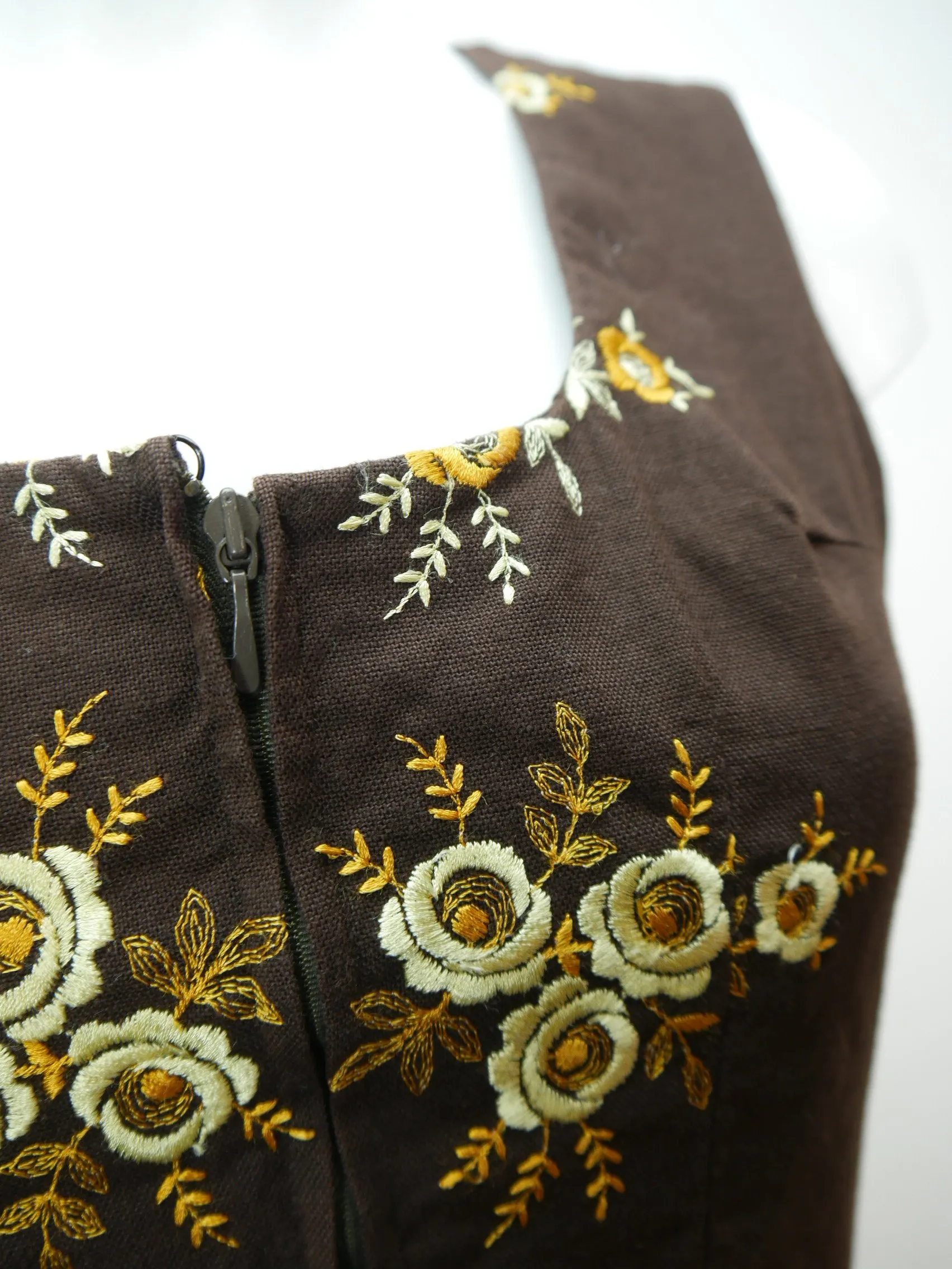 Handarbeit mit Stickerei und Balkonett Dirndl ohne Schürze Trachtenkleid Gr.40