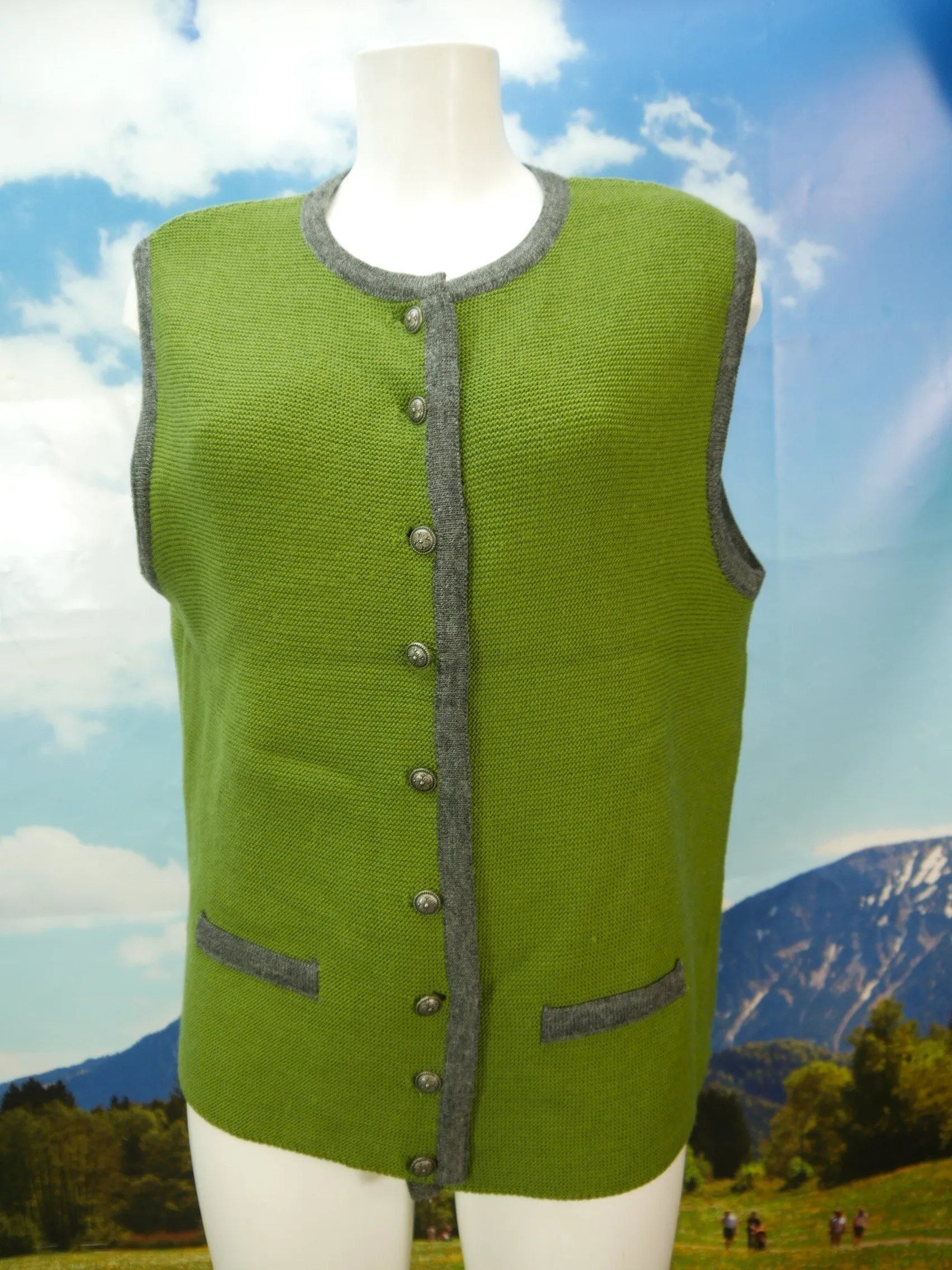 h.moser Salzburg grüne Strickweste mit Borte klasse Trachtenweste Weste Gr.46