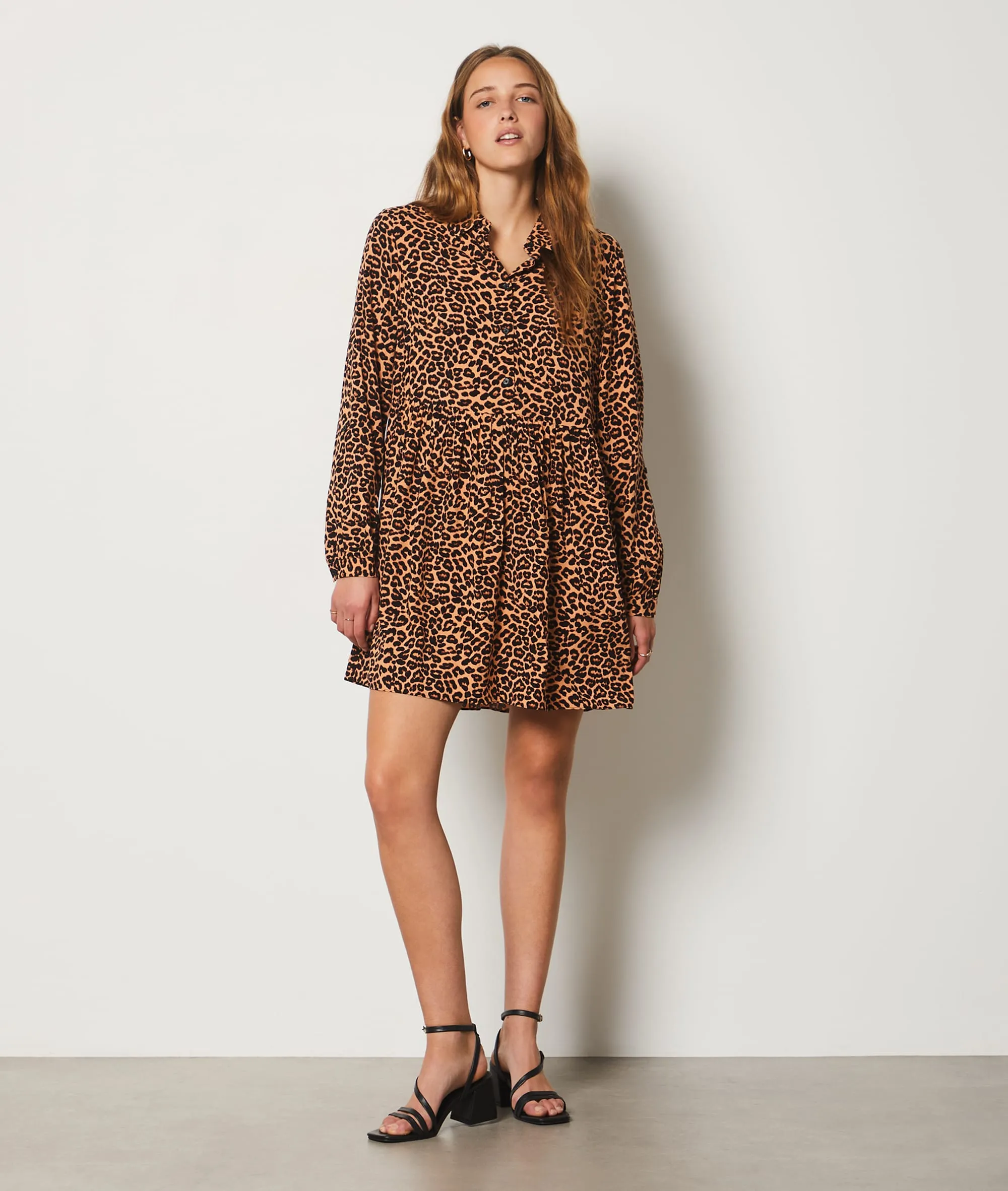 Kurzes Kleid mit langen Ärmeln im Leopardenmuster VISCOSE