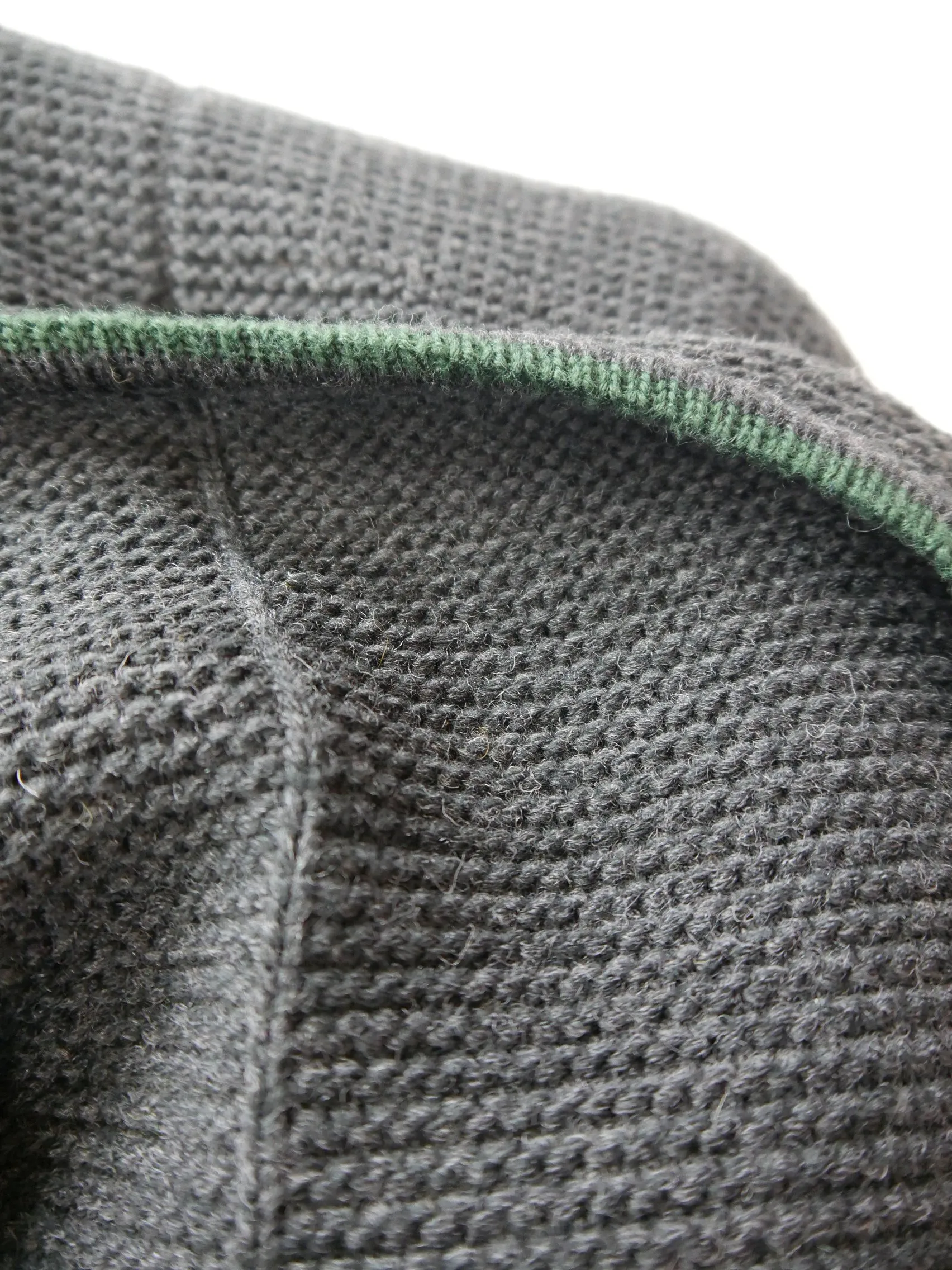 Strickweste neuwertig schwarz mit Borte fesche Herren Trachtenweste Weste Gr.52