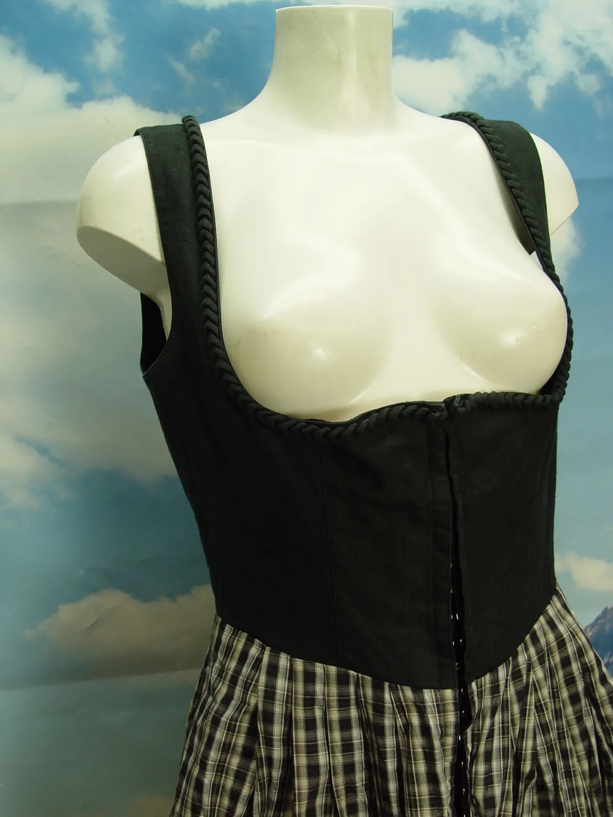 tiefer Balkonett Ausschnitt BERWIN & WOLFF Landhaus Dirndl ohne Schürze Gr.42
