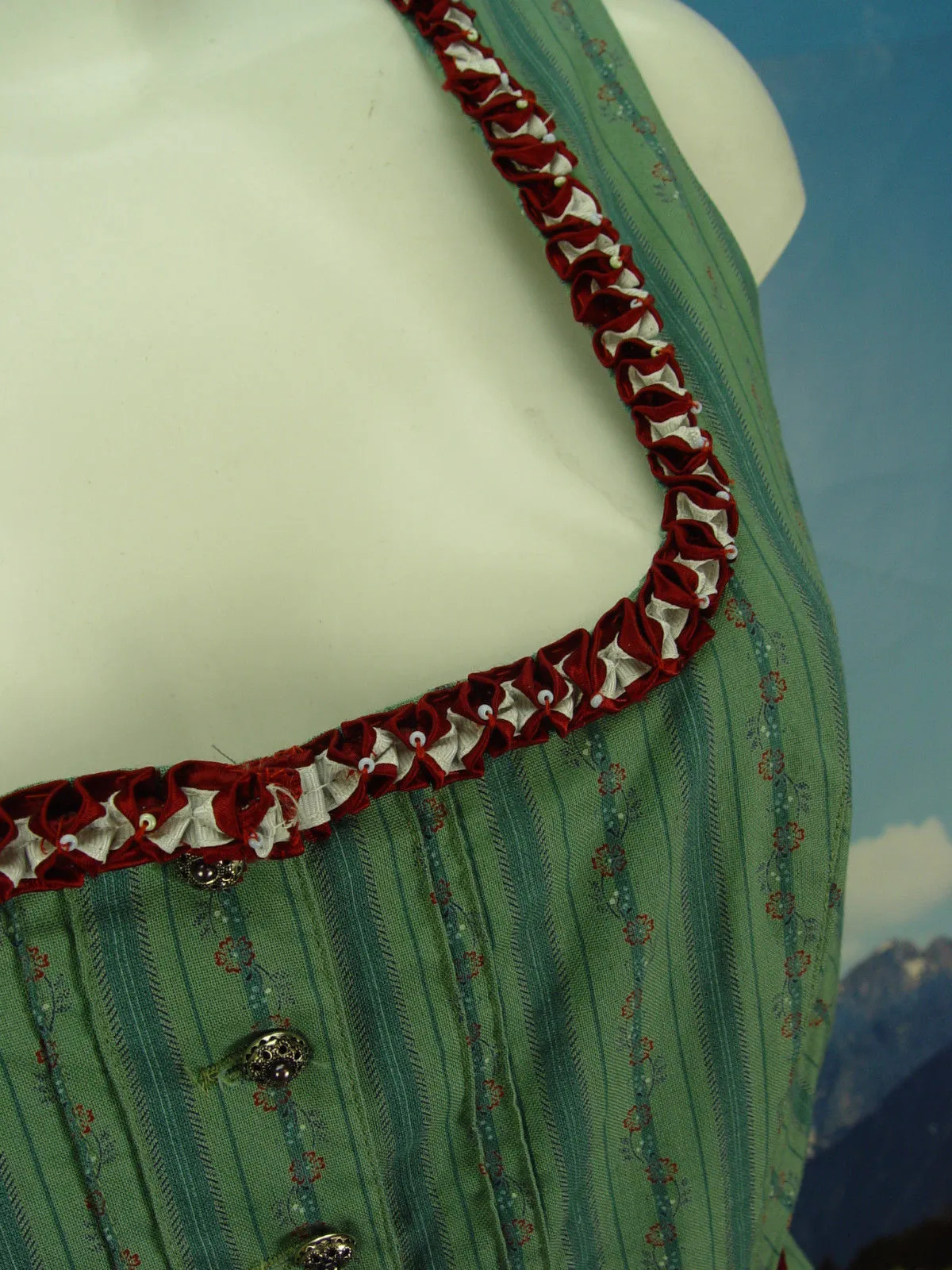 Upcycling aus Vintage & Froschmaulborte Balkonett Dirndl & Schürze UCD029 Gr.44